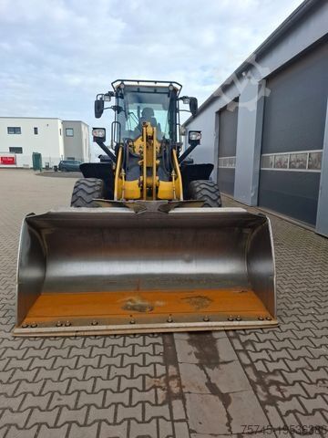 Wiellader KOMATSU WA200 * WENIG BELASTET * TOP * NEUE REIFEN