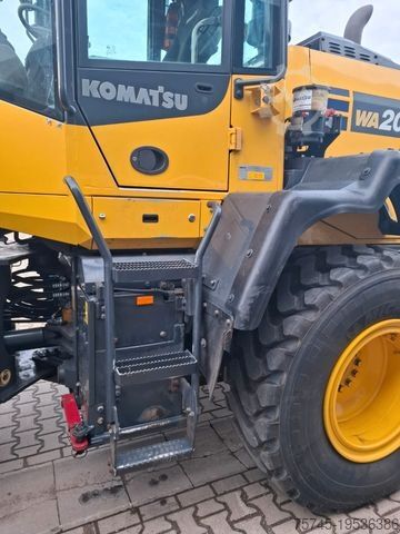 Wiellader KOMATSU WA200 * WENIG BELASTET * TOP * NEUE REIFEN