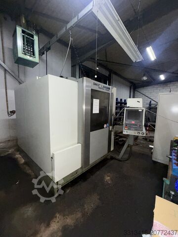 Pionowe centrum obróbcze Deckel Maho DMC 63V