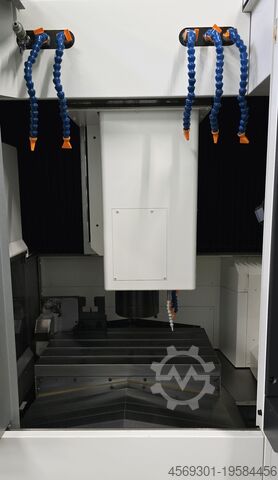 Centre d’usinage vertical Okuma MP-46V