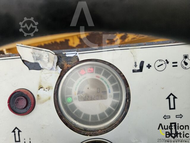 Döngölő teherautó JCB 9TFT