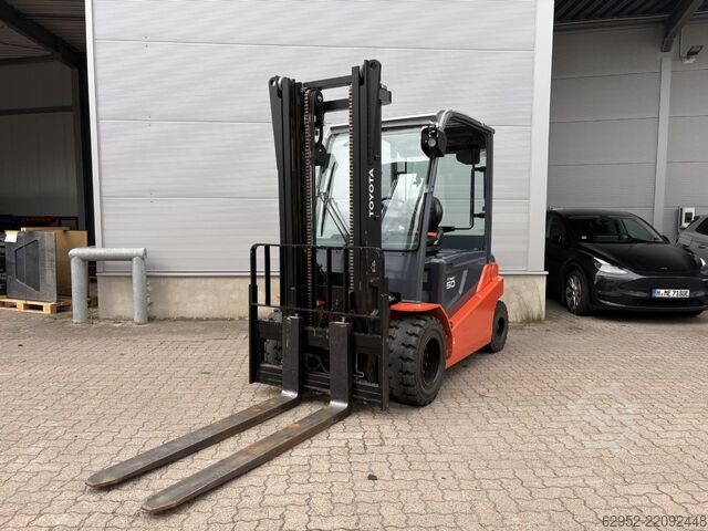 Elektrische vorkheftruck met 4 wielen Toyota 8 FBMT 50, 280h!