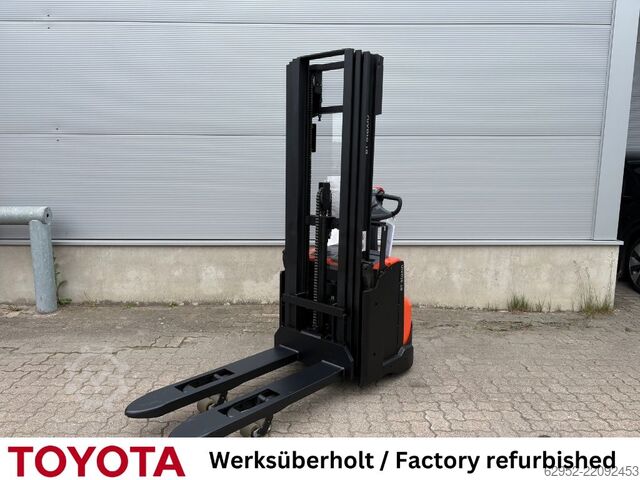 Handmatige stapelaar Toyota SWE 120 L /Akku neu!