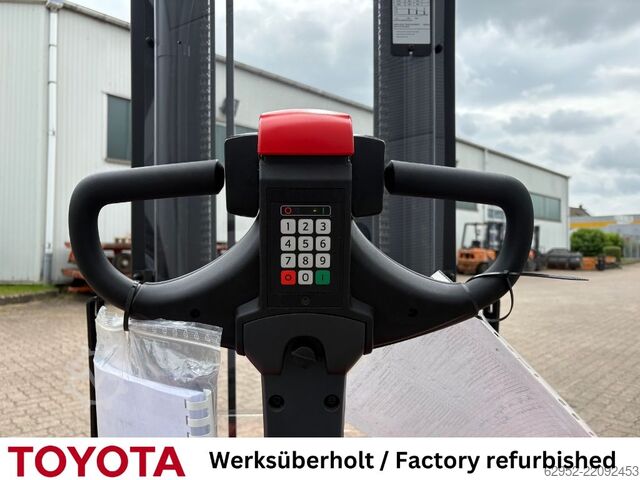 Handmatige stapelaar Toyota SWE 120 L /Akku neu!