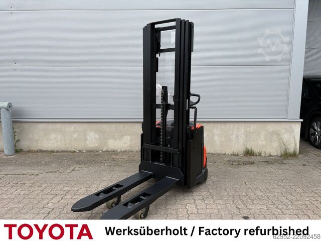 Handmatige stapelaar Toyota SWE 120 L / Akku neu!