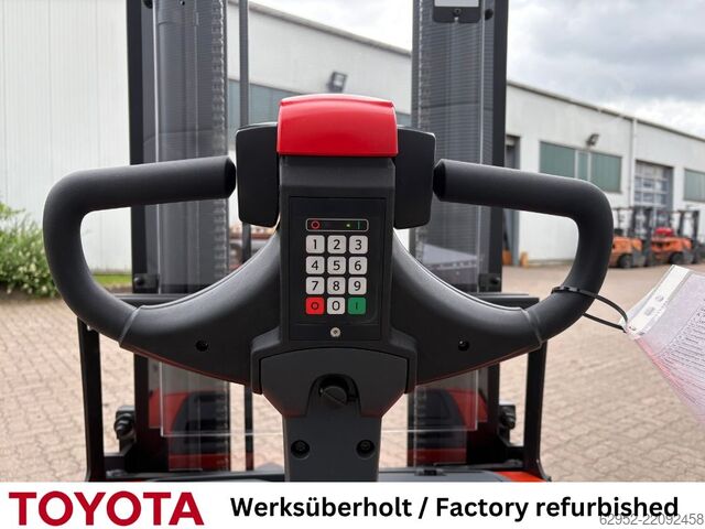 Handmatige stapelaar Toyota SWE 120 L / Akku neu!