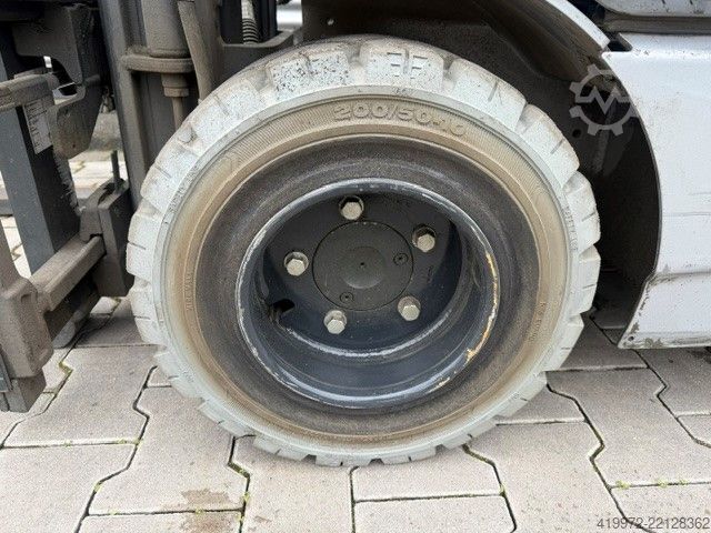 Empilhador de GPL Still RX70-20T Drive-In