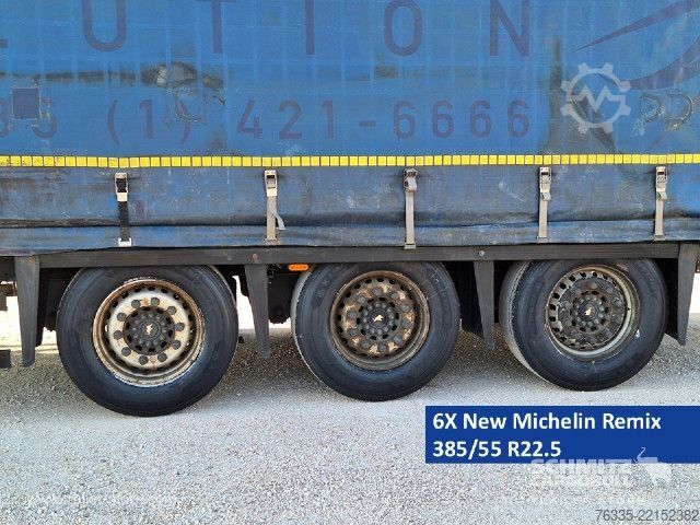 Nyitott ponyvás félpótkocsi Schmitz Cargobull Curtainsider Mega