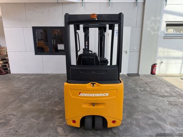 Carrello elevatore elettrico a 3 ruote Jungheinrich EFG 220 / 4298 Std. / AKKU 2018