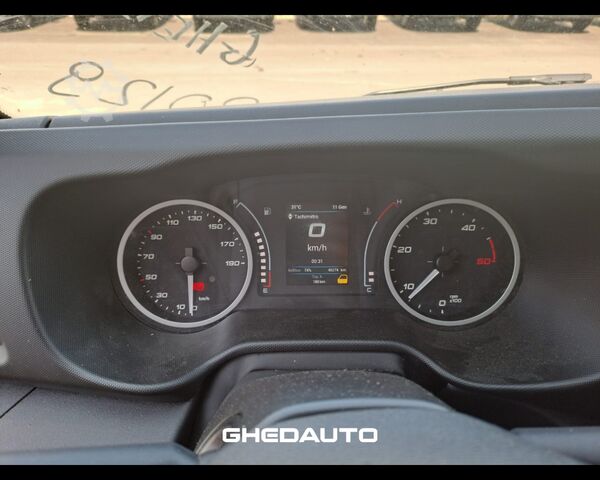 Minibus IVECO 35C14H BOX