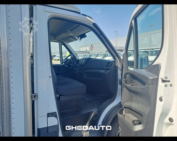 Minibus IVECO 35C14H BOX
