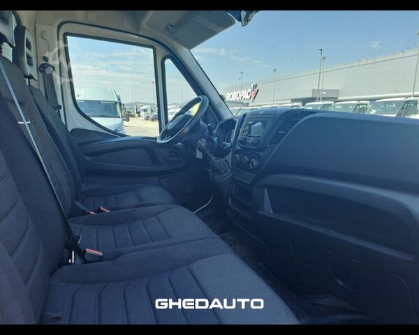 Minibus IVECO 35C14H BOX