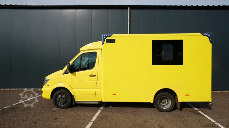 Araba taşıyıcı panelvan Mercedes-Benz SPRINTER 519CDI Ambulance