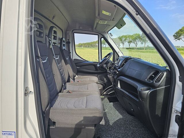 Bőrönd IVECO DAILY 35C16 Bakwagen Laadklep!
