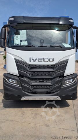Camion cu cârlig IVECO XWAY 260S54