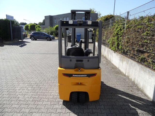 Carrello elevatore elettrico a 3 ruote Jungheinrich EFG 215 - Triplex - Baujahr 2022