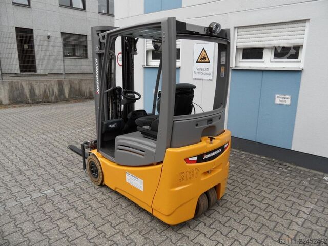 Carrello elevatore elettrico a 3 ruote Jungheinrich EFG 216k - neue Batterie - Triplex