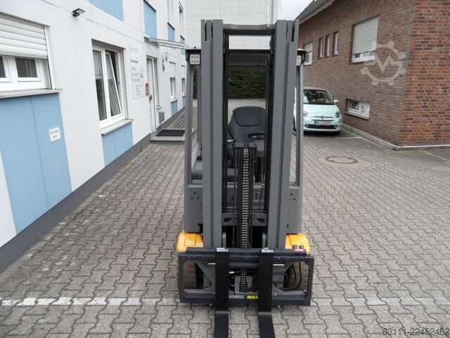 Carrello elevatore elettrico a 3 ruote Jungheinrich EFG 216k - neue Batterie - Triplex