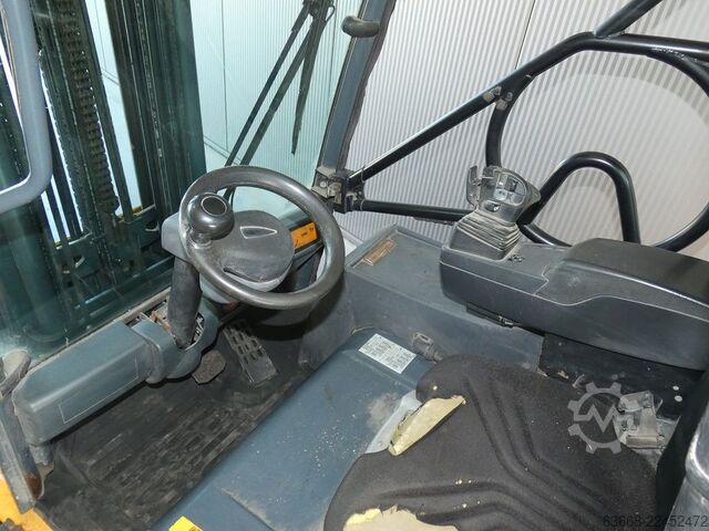 Carrello elevatore elettrico a 3 ruote Jungheinrich EFG 220