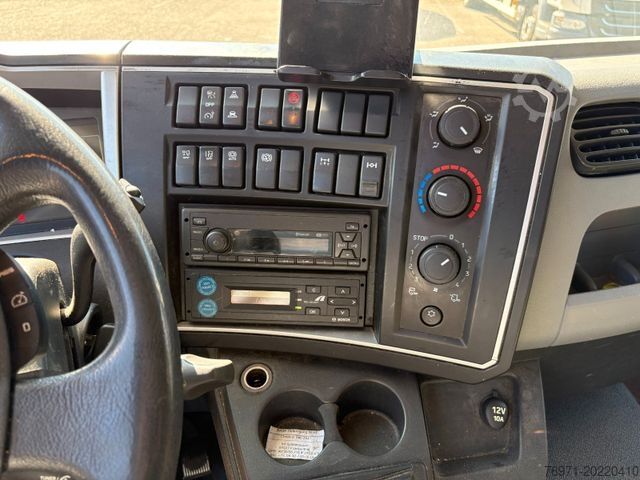 Perdeli panelvan RENAULT RENAULT D210 Planefahrzeug