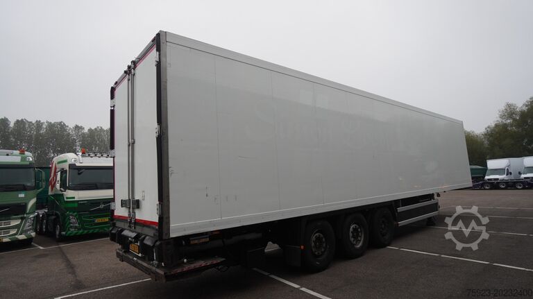 Transport refrigerat/congelat Krone 3 AXLE ISOTHERM BOX TRAILER