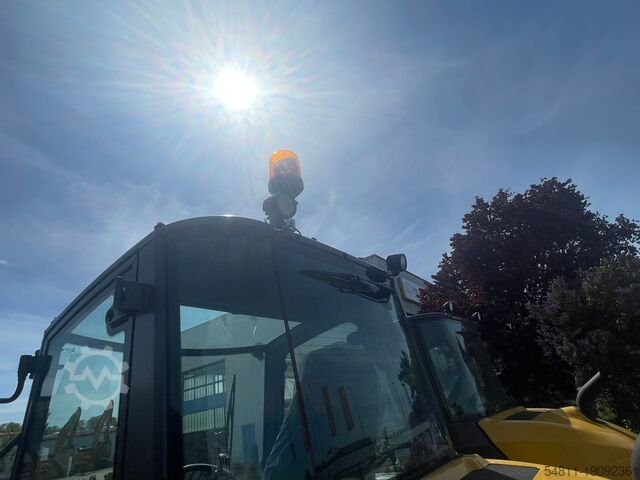 Kerekes rakodó MECALAC AX700