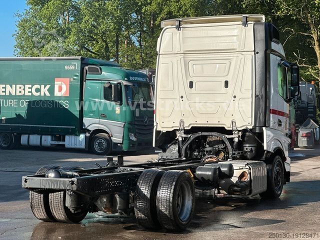 Truck chassis MERCEDES-BENZ Actros 1833 4x2 Fahrgestell Euro6 *DEFEKT*