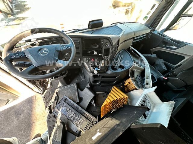 Truck chassis MERCEDES-BENZ Actros 1833 4x2 Fahrgestell Euro6 *DEFEKT*
