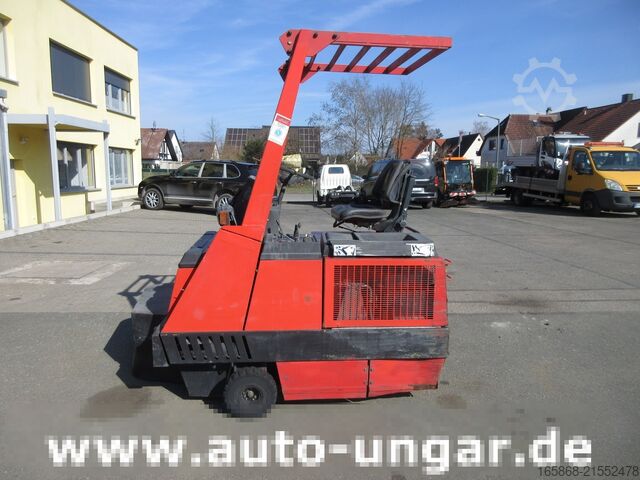 Zamiatarka drogowa Hako Jonas 1100 Ersatzteilträger Kubota Diese