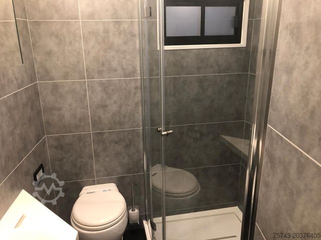 Viehtransporter LKW MERCEDES-BENZ ANTOS 1830 STX . POP-OUT 5 Pferde