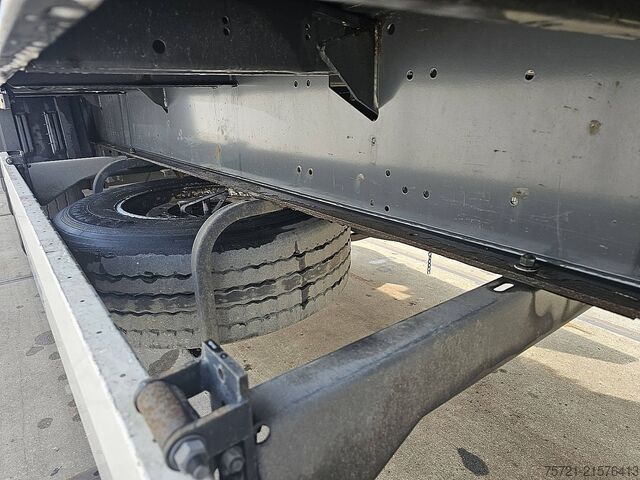 Przesuwne plandeki KRONE SD