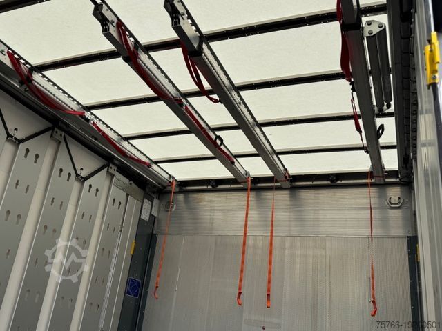 Camion cu platformă și prelată MAN TGM 26.320 L / LBW / LENKACHSE / 22 PAL