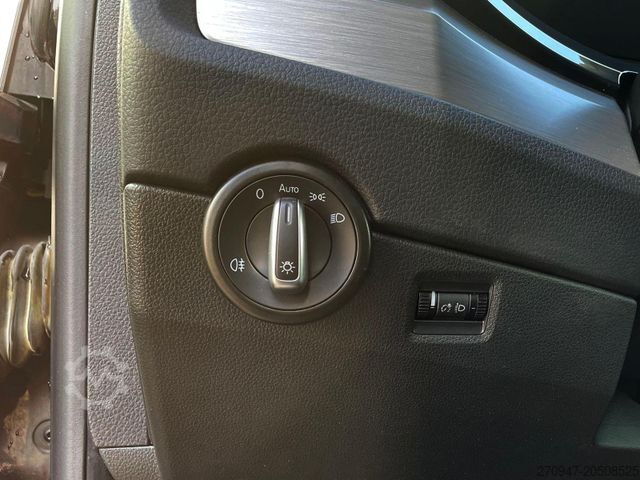 Minibus VOLKSWAGEN T6 Multivan Comfortline 4M AHK STANDHZ SITZH DAB