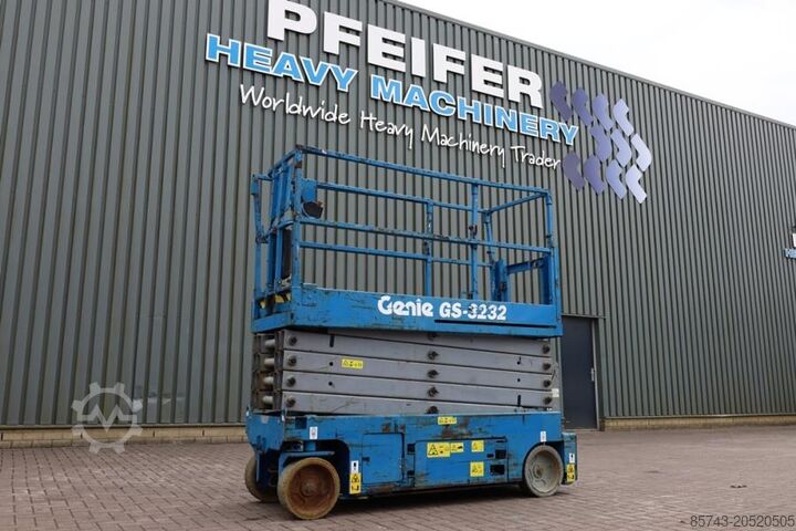 Schaarlift Genie GS3232 Hydraulic Outriggers, Electric, 11.75m Work