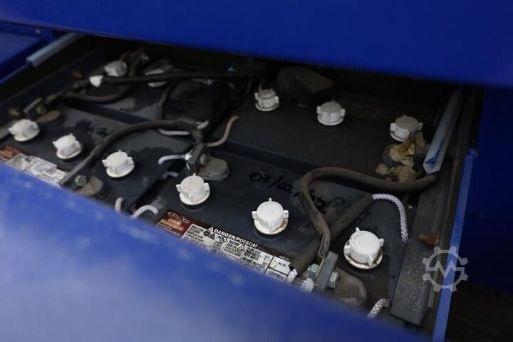 Scherenhebebühne JLG M3369 Hybrid, 12m Working Height, 450kg Capacity,