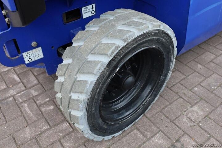 Scherenhebebühne JLG M3369 Hybrid, 12m Working Height, 450kg Capacity,