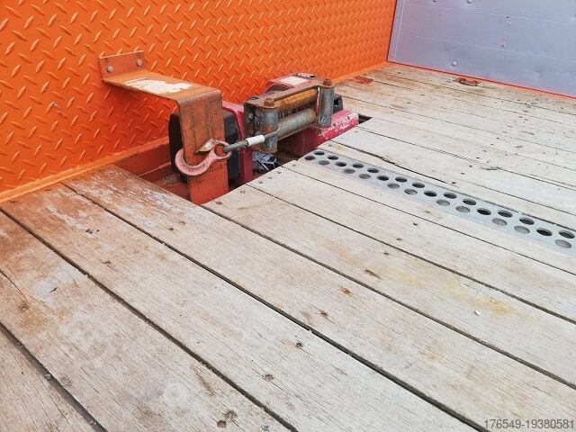 Járműszállító platform Iveco 120-190