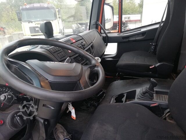 Járműszállító platform Iveco 120-190