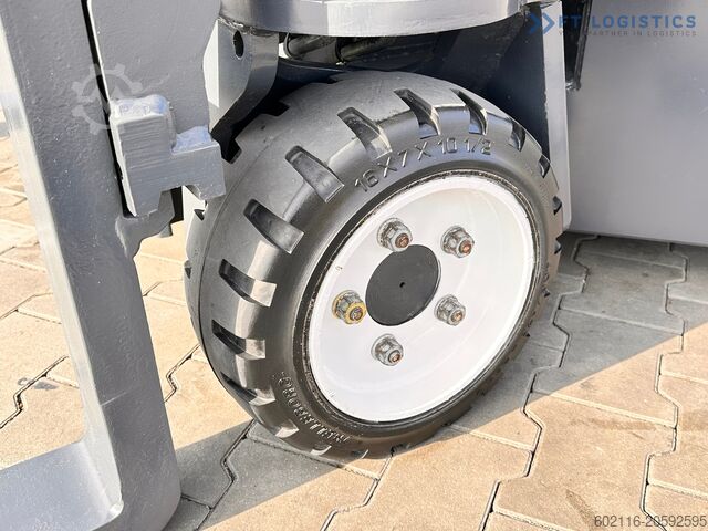 Čtyřcestný vysokozdvižný vozík Combilift C3000CB / GAS / TRIPLEX / 4900MM / 4807H