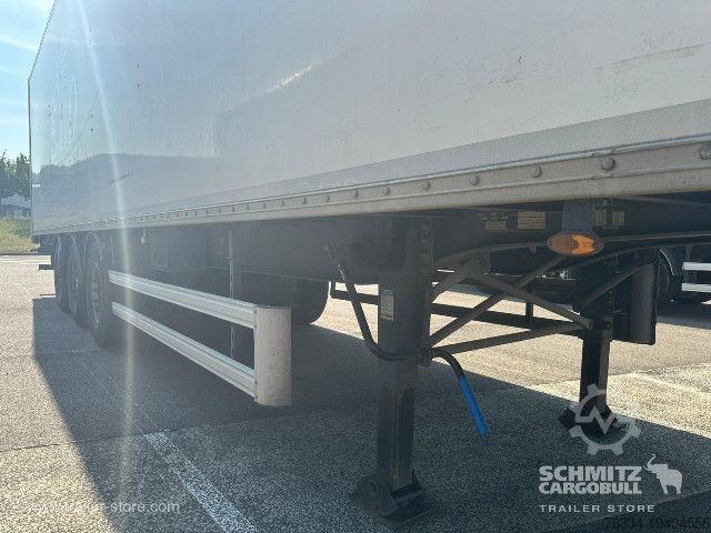 Box-semitrailer Fruehauf Semitrailer Dryfreight Standard Porte relevante