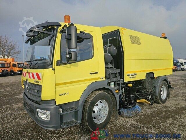 Veegmachine Mercedes-Benz Atego 1524 Faun Viajet 6 R/LH Besen rechts links