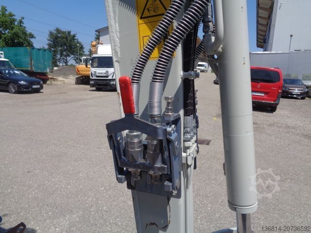 Mini excavator TAKEUCHI TB 225 Powertilt Löffel Taklock 2.400 kg