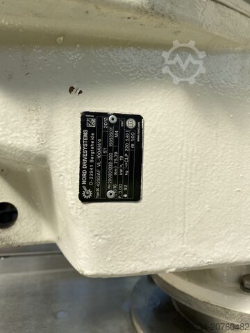 1,000 Litre Stainless Steel Vertical Jacketed Mixing Vessel. NETZSCH 1000 Litre