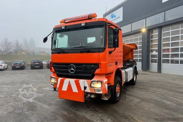 Standaard trekker MERCEDES-BENZ Actros 2048 4x4 Winterdienst