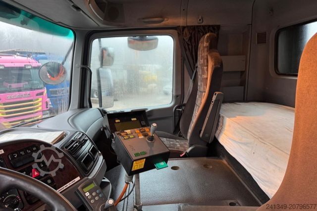 Standaard trekker MERCEDES-BENZ Actros 2048 4x4 Winterdienst