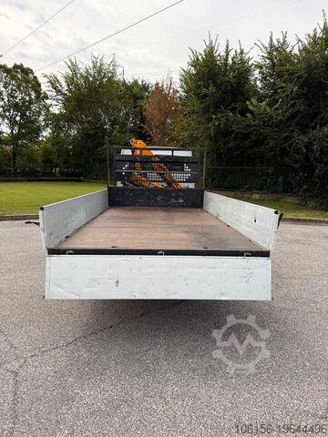 Kastenwagen mit auf Lkw montiertem Kran Iveco Daily 35c18 hi-matic