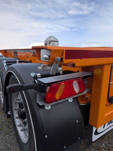 Naczepa z wymienną zabudową Fliegl SDS 380 für 20" Container Heckbündig