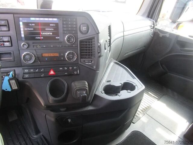 Vrachtwagen met kraan Mercedes-Benz Actros 3563 8x4 Euro 6 HMF 4020-K6