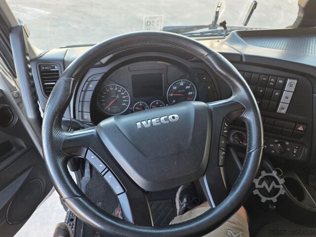 Samochód ciężarowy z podnośnikiem hakowym iveco Stralis 400