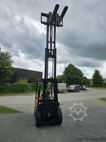 Carretilla elevadora de cuatro ruedas DOOSAN DAEWOO d30g